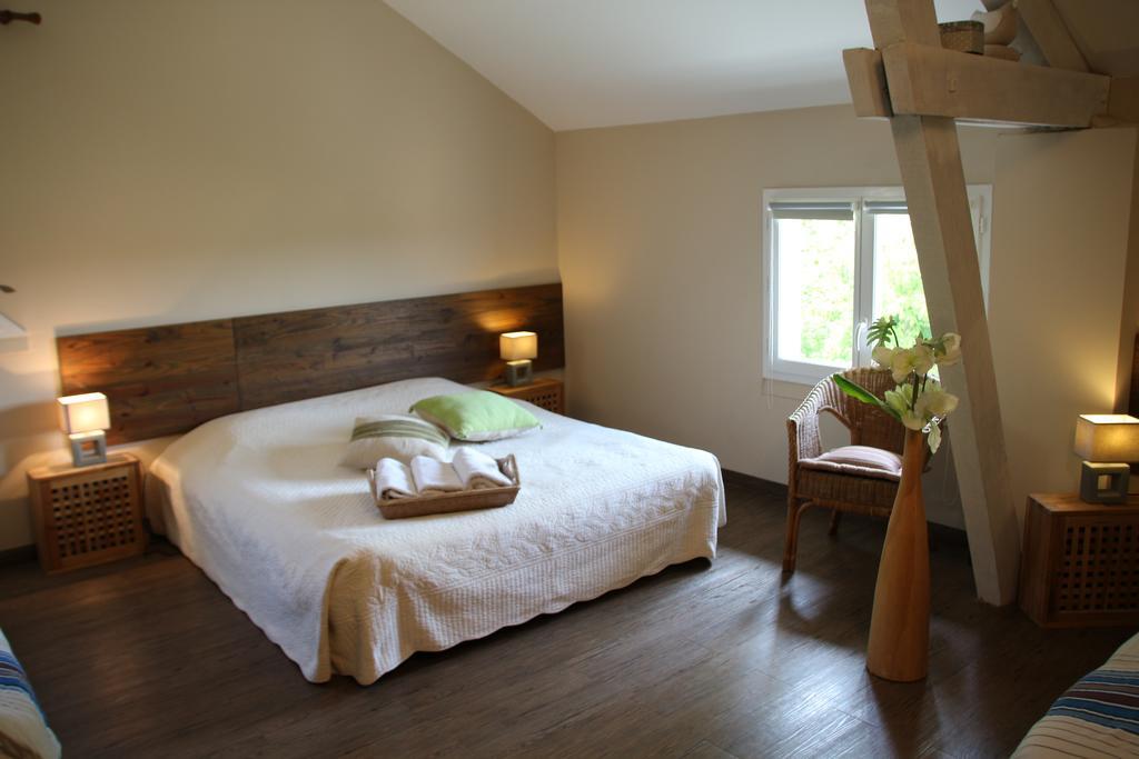Chambres D'Hotes Domaine De Compostelle Casteide-Candau ภายนอก รูปภาพ